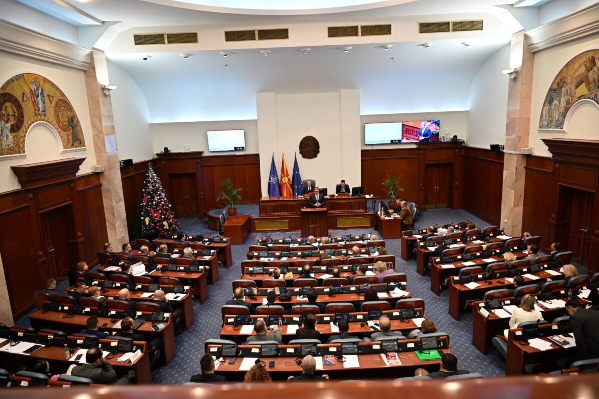 „ВМРО и ДУИ договориле блокада на Собранието како алиби за предвремени избори“, вели Филипче