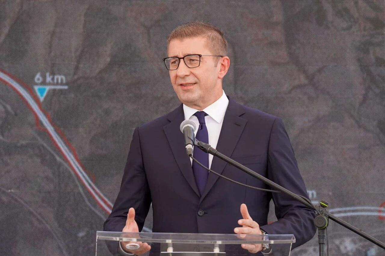„Гордиот вазал Мицкоски се фали дека Македонија ја турка во глобална војна и ја претвора во американска колонија“, велат од Левица