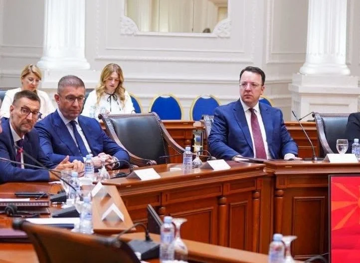 „Мицкоски и Николоски се фалат со туѓа работа, а единственото што го направија е што изгубија 60 милиони евра“, велат од СДСМ