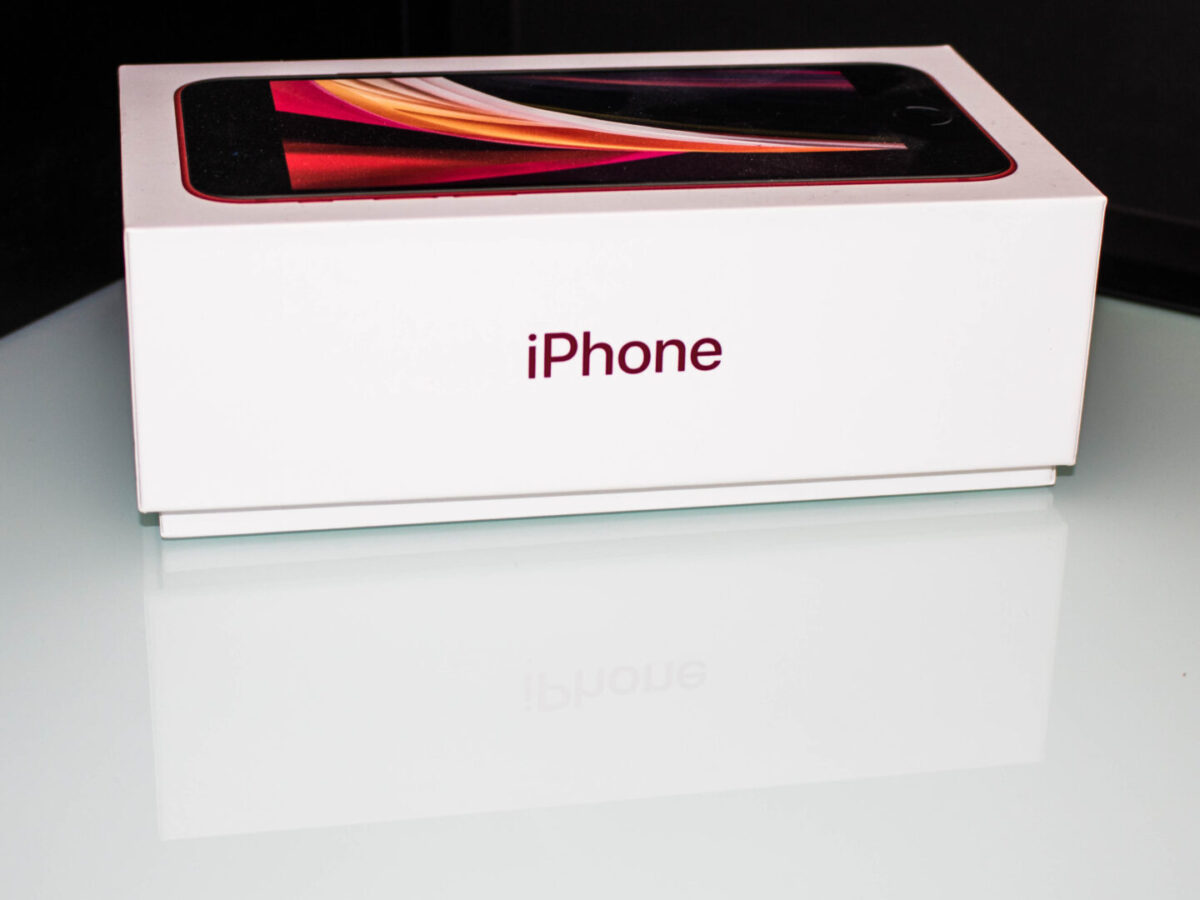 (ВИДЕО) Протече снимка: Ова се новите бои за iPhone 18 Pro и Pro Max