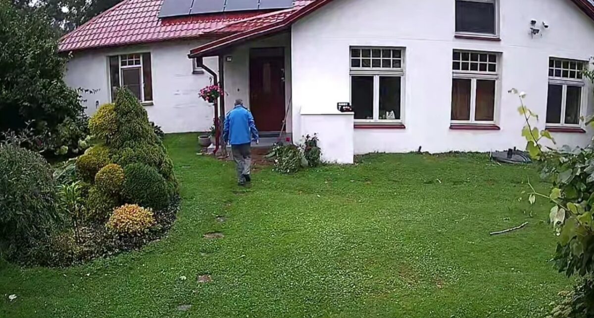Го делеа само неколку секунди од трагедија: Влезе во куќата, а веднаш потоа..... (ВИДЕО)