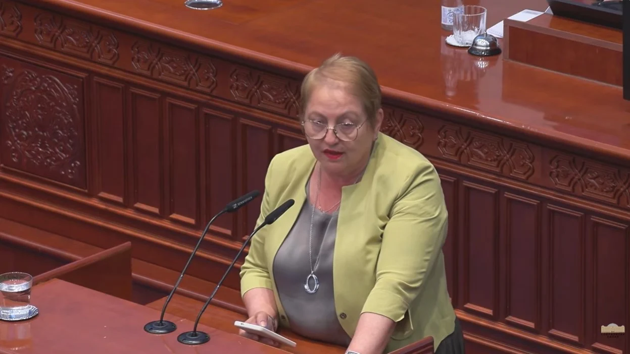 Кого прави будала Јаневска? Каде во листите за студентски домови се објавени бодовите како што наложува Правилникот, прашуваат од Левица