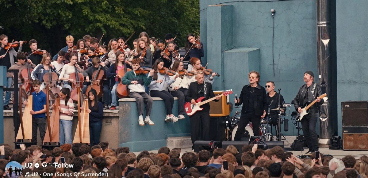 Пет децении U2: Од училишниот двор во Даблин до најголемите светски сцени