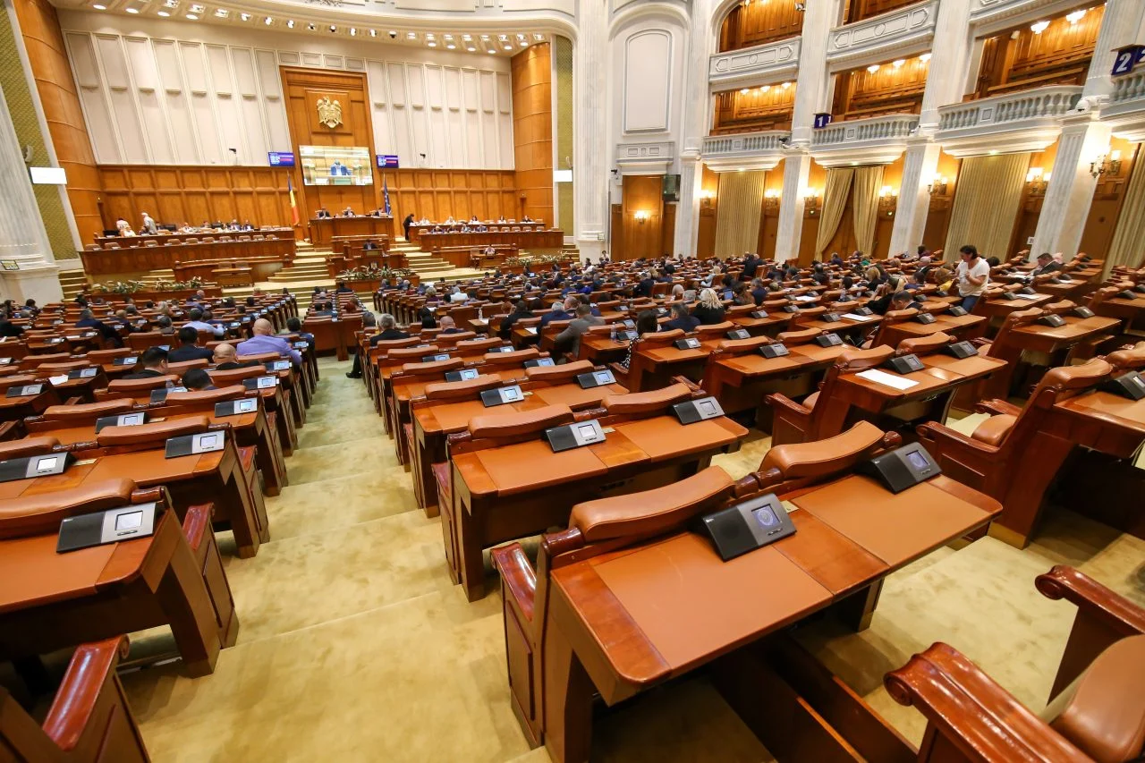 Продолжува политичката криза во Романија, парламентот не му даде доверба на Мурешан