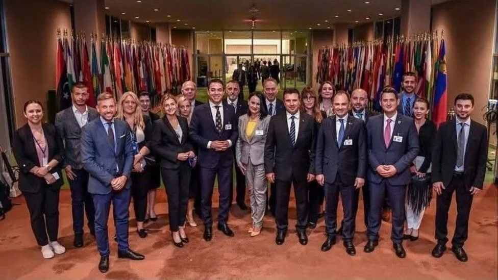Реакција на ВМРО-ДПМНЕ: Арамијата Заев и 40-те разбојници – епската делегација на СДС во Њујорк