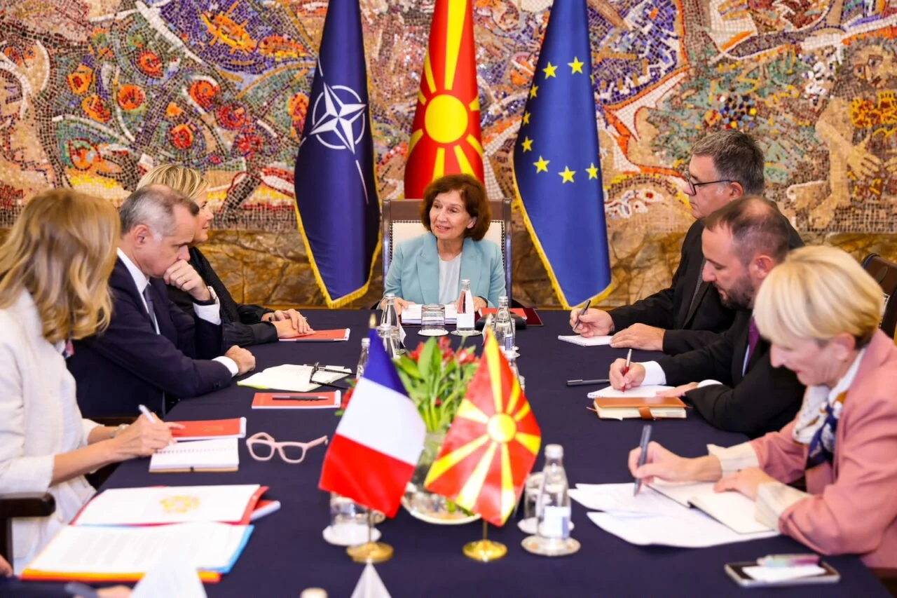 Сиљановска-Давкова со делегација на францускиот Сенат: Франција е важен пријател и партнер на македонскиот европски пат