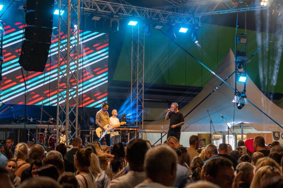 Со мирис на ајвар, музика и многубројна публика започна „Taste the South“