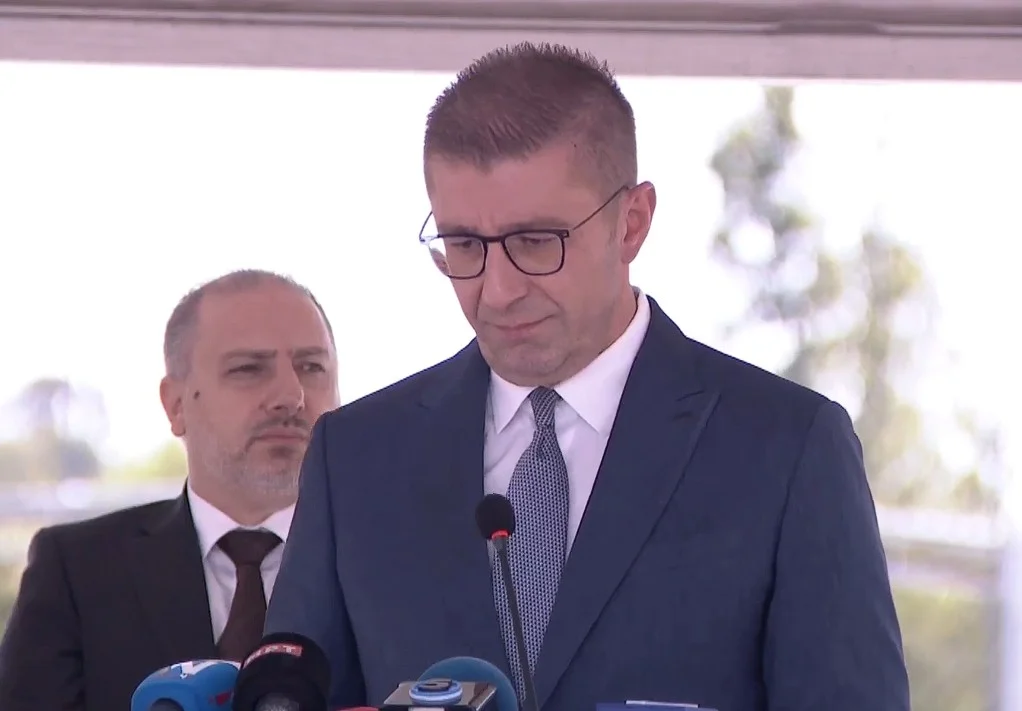 Сум бил свиња и ќе ме колел на плоштад: Мицкоски за заканите упатени кон него и неговото семејство