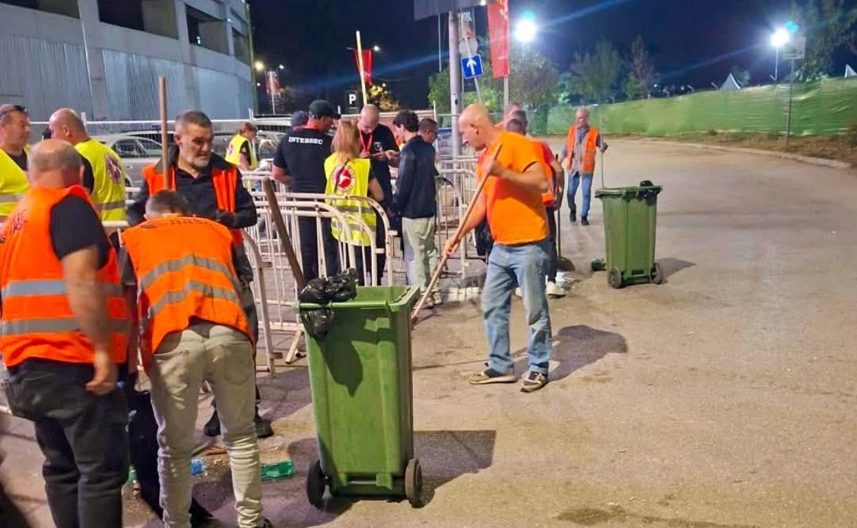 (Фото) По завршувањето на светскиот спектакл, екипите на Град Скопје го расчистија отпадот околу стадионот