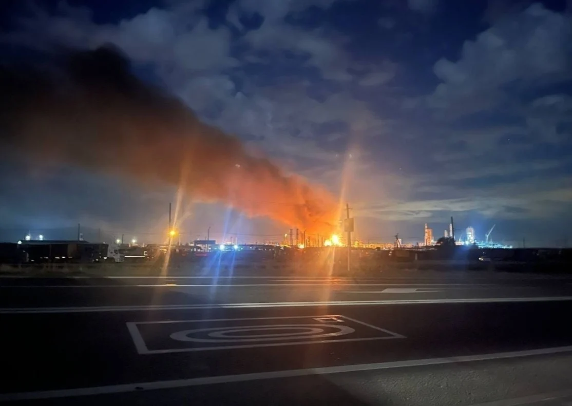 (Фото+видео) Напад со дронови врз рафинерија во рускиот Краснодарски регион, има загинати