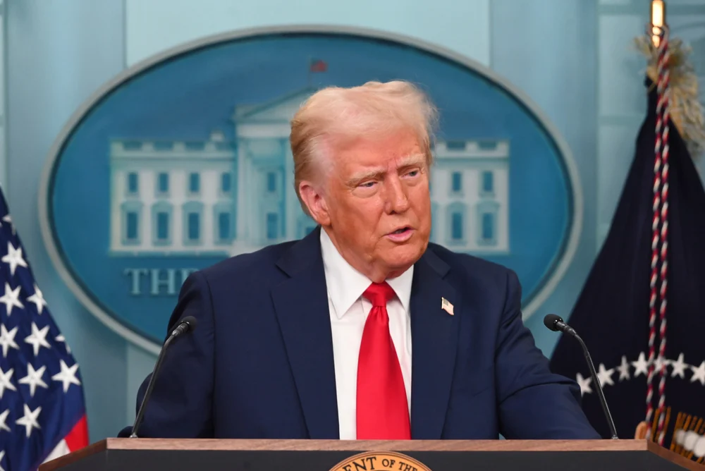 „Аксиос“: Трамп не се спротивставил на британските санкции против израелските населби