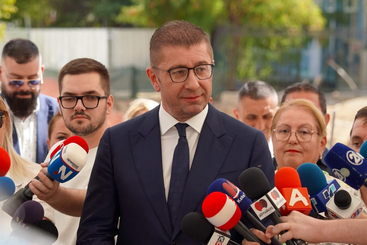 „Пет нови рудници, антимон, дата-центри- арамијата Мицкоски ја гледа Македонија како плен“, велат од СДСМ