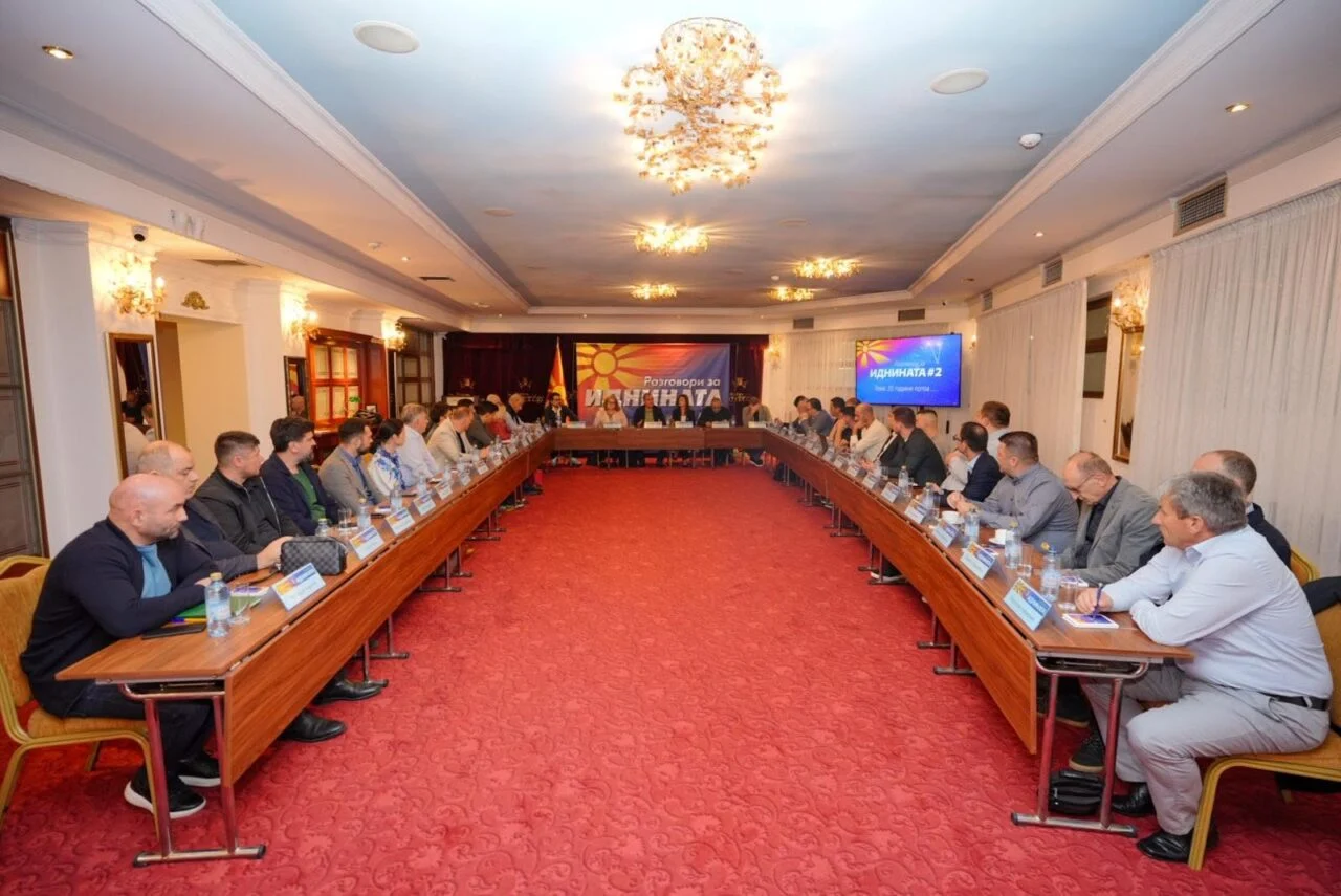 „Филипче со малата група се фракција во СДСМ, тој е претседател на фиктивни картички за гласање“, велат Организаторите на „Разговори за иднината во 12:05“
