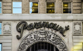 Paramount го презеде Warner Bros