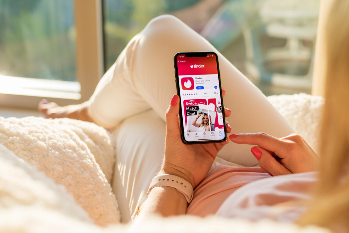 Tinder се обидува да ги врати корисниците со нова функција