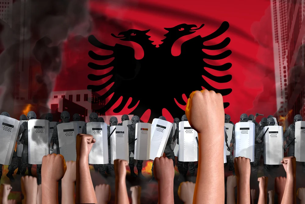 Албанија воведува казни до 5.500 евра за демонстрантите