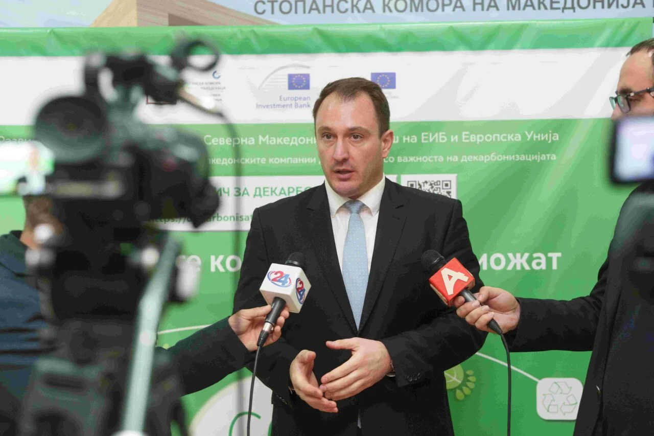 Андоновски: Електронските услуги им го олеснуваат работењето на компаниите
