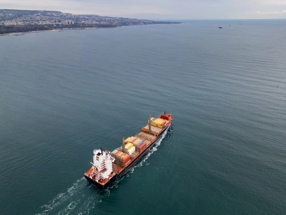 Брод погоден од дронови во Црното Море кај Романија, еден загинат и тројца исчезнати