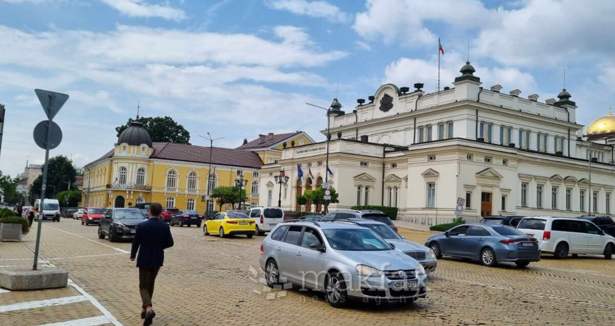 Бугарија избира претседател, во фокусот безбедноста и односите со Русија
