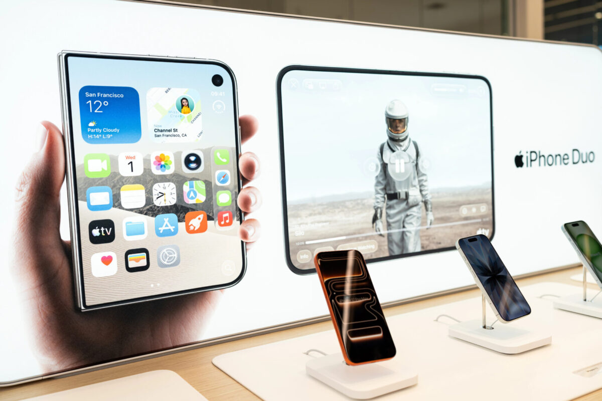 (ВИДЕО) Првиот iPhone на преклопување пуштен во продажба: Редици пред продавниците, но има и еден голем проблем