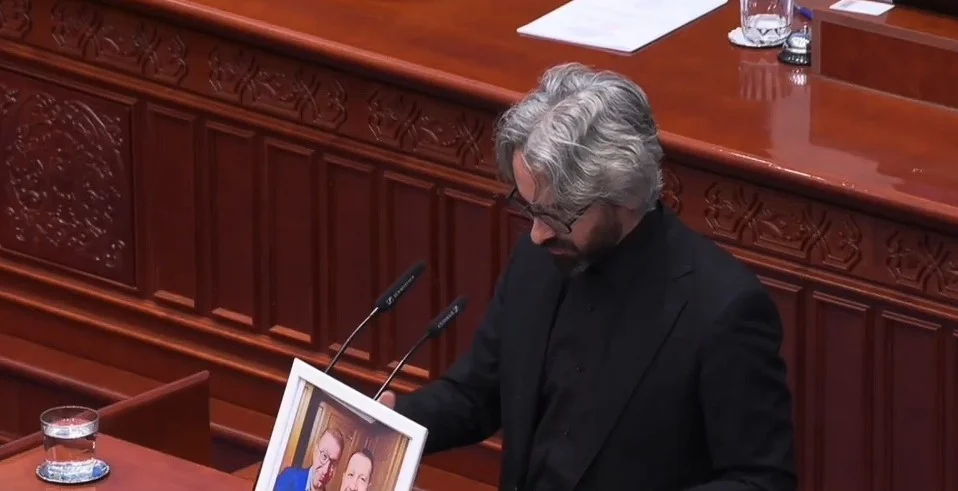 (Видео) Апасиев до Мицкоски: Дали државата ја водите како премиер или како менаџер на фамилијарниот бизнис