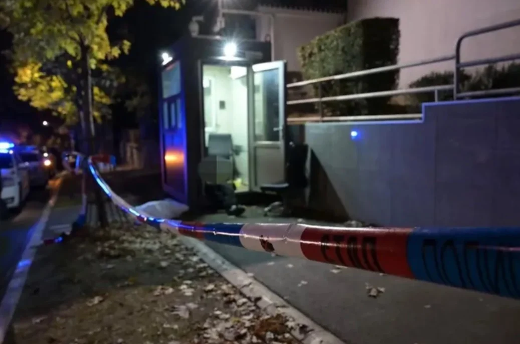 (Видео) Терористички напад пред израелската амбасада во Белград, напаѓачот е убиен – прогласено „црвено“ ниво на опасност