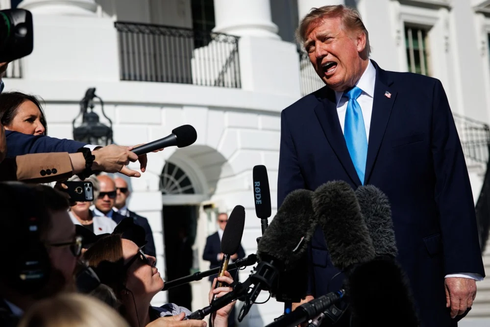 (Видео) Трамп потпиша извршна наредба за поевтин дизел, а потоа призна: „Не знам што е тоа“