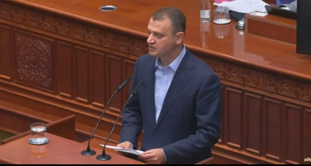 (Видео) Трајчулески до Мицкоски: Како гарантирате контрола врз границите по бегствата и случајот со петте тони дрога