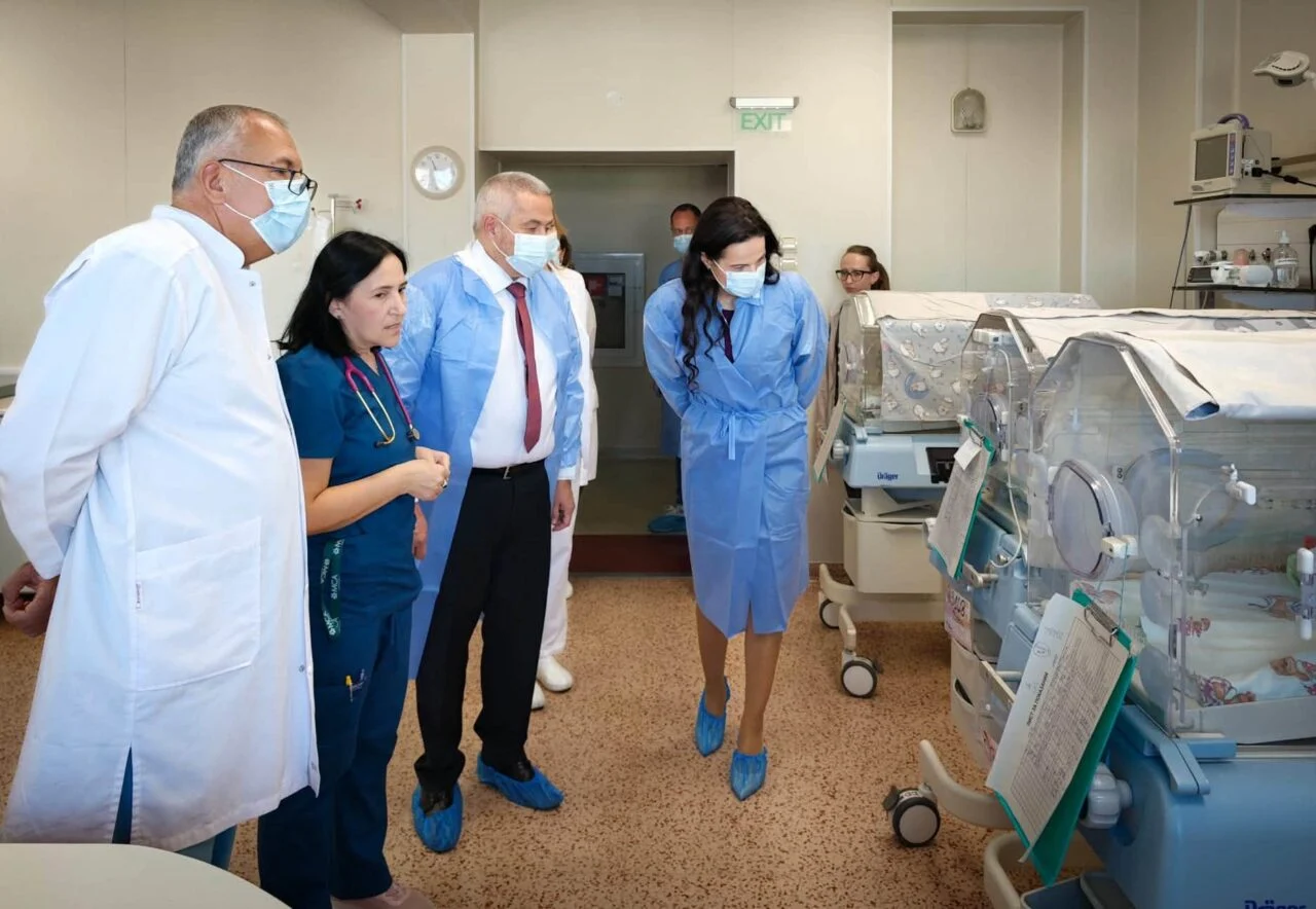 Клековски ја посети најголемата клиника по неонатологија во Бугарија: Размената на знаења и добри практики е пат до подобра грижа за мајките и новороденчињата