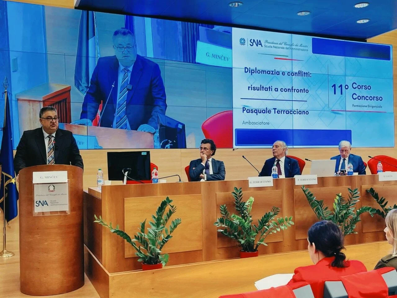 Минчев од Рим: Го поставуваме темелот за нова генерација професионални лидери во јавната администрација