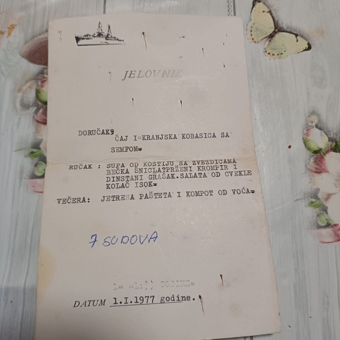 Од колбасица до виенска шницла: Мени од 1977 година открива што се јадело на Титовиот „Галеб“