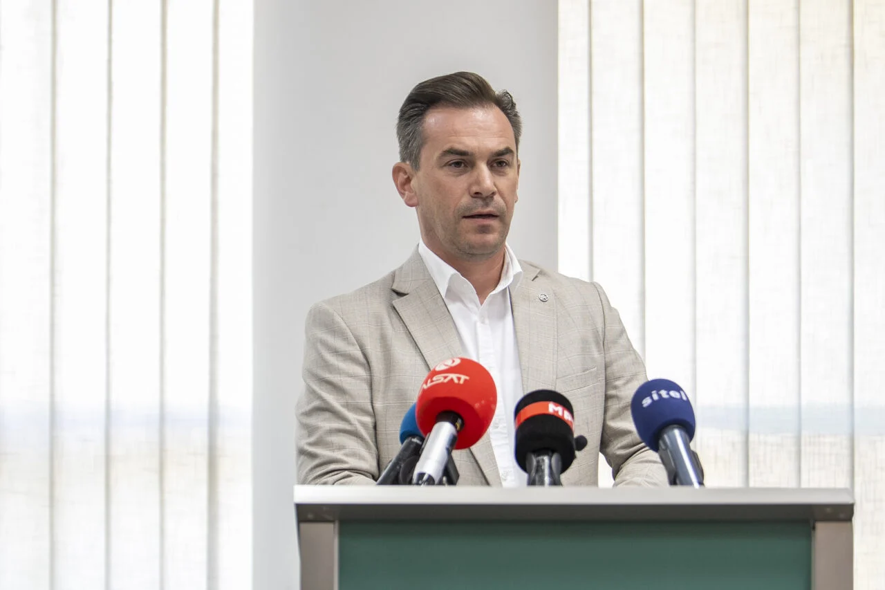 Серафимовски: Зголемена поддршката за зелена нафта, доделувањето на картичките започнува оваа недела