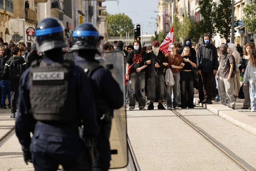 Франција ја очекуваат најголемите средношколски протести досега, синдикатите со поддршка на учениците