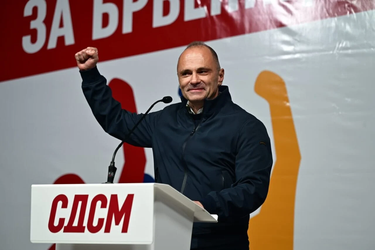 „Падна Орбан. Падна Вучиќ. Сите знаеме кој е следен“, порача Филипче